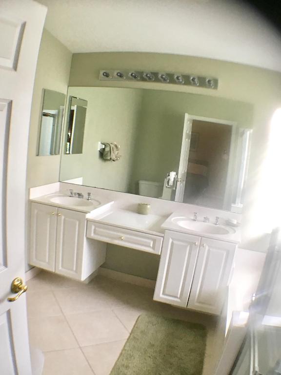 VALENCIA FALLS 7 - Residential