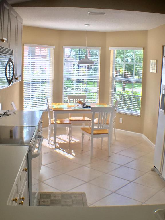 VALENCIA FALLS 7 - Residential