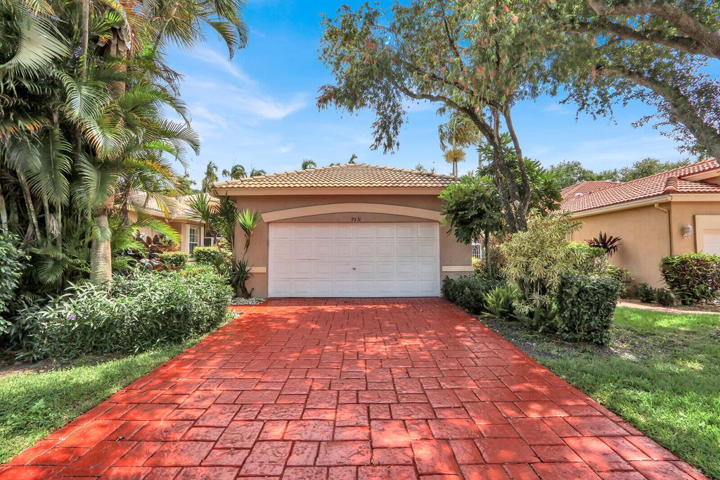 Photo of 9531 Crescent View Drive N, Boynton Beach, FL 33437 (MLS # B26020665)