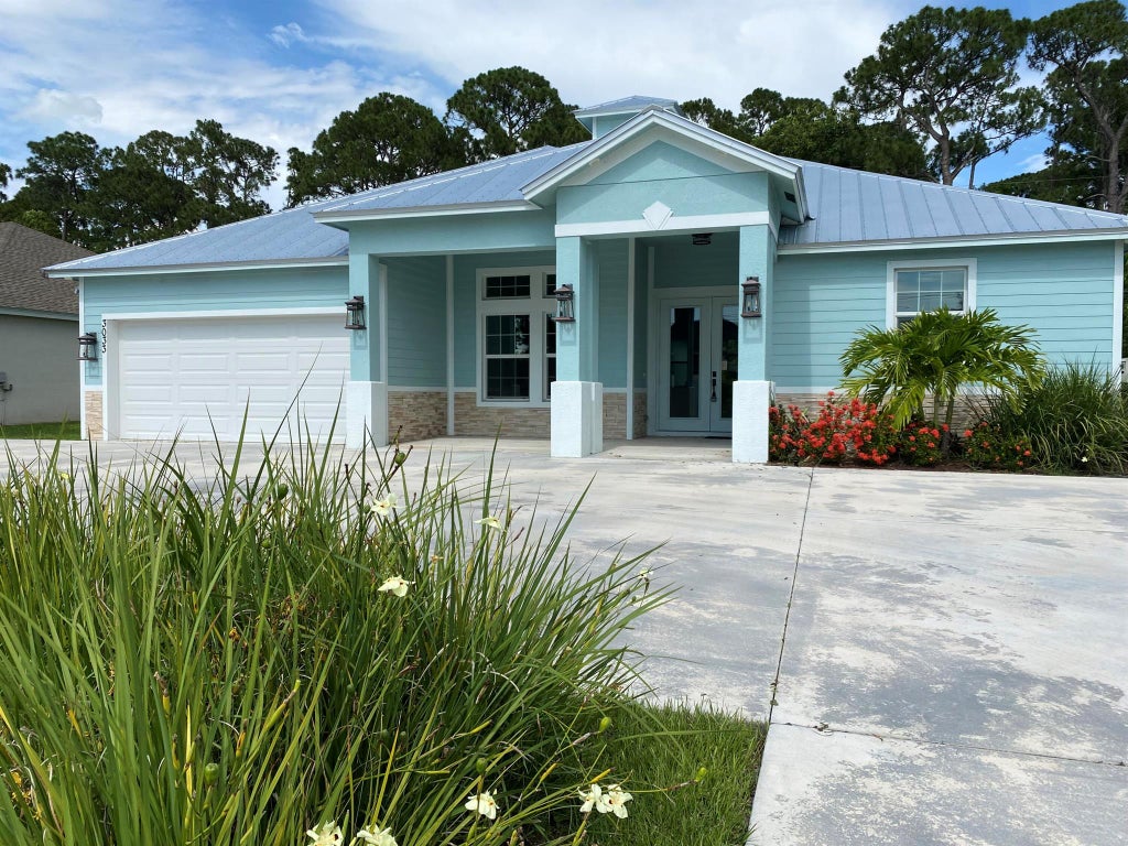 Photo of 5223 NW West Piper Circle, Port Saint Lucie, FL 34986 (MLS # R10896206)