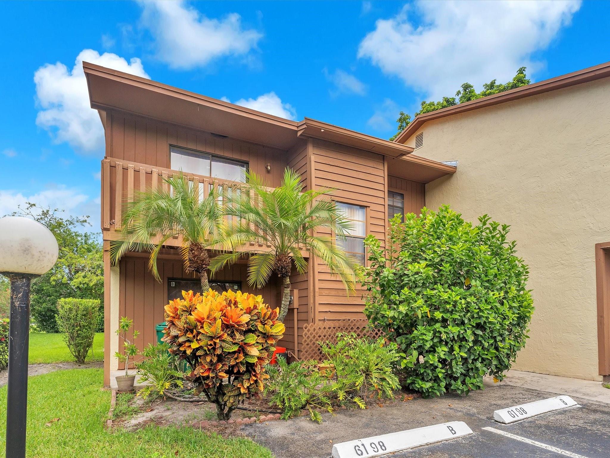 Welcome to this charming 3-bed, 2.5-bath townhouse in the desirable Banyan Lakes community. This well-maintained home features a spacious open floor plan with tile flooring. The living room boasts vaulted ceilings, creating an open and inviting space perfect for relaxing and entertaining. The kitchen offers ample cabinet space, a breakfast bar, and a cozy dining area with sliding doors to the screened-in porch. The primary bedroom is on the main level with a private en-suite bath. A half bath on the first floor is great for guests. Upstairs offers two bedrooms, a full bath, and a loft overlooking the living room—perfect as an office or playroom. Additional highlights include a new roof (2024), 2-zone A/C (both under 5 years old), front & back screened patios, and a large storage area.