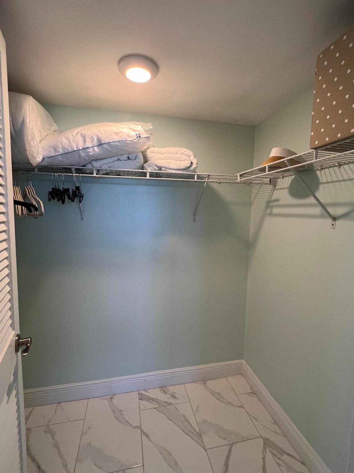 SAND DOLLAR VILLAS CONDOM - Residential Lease