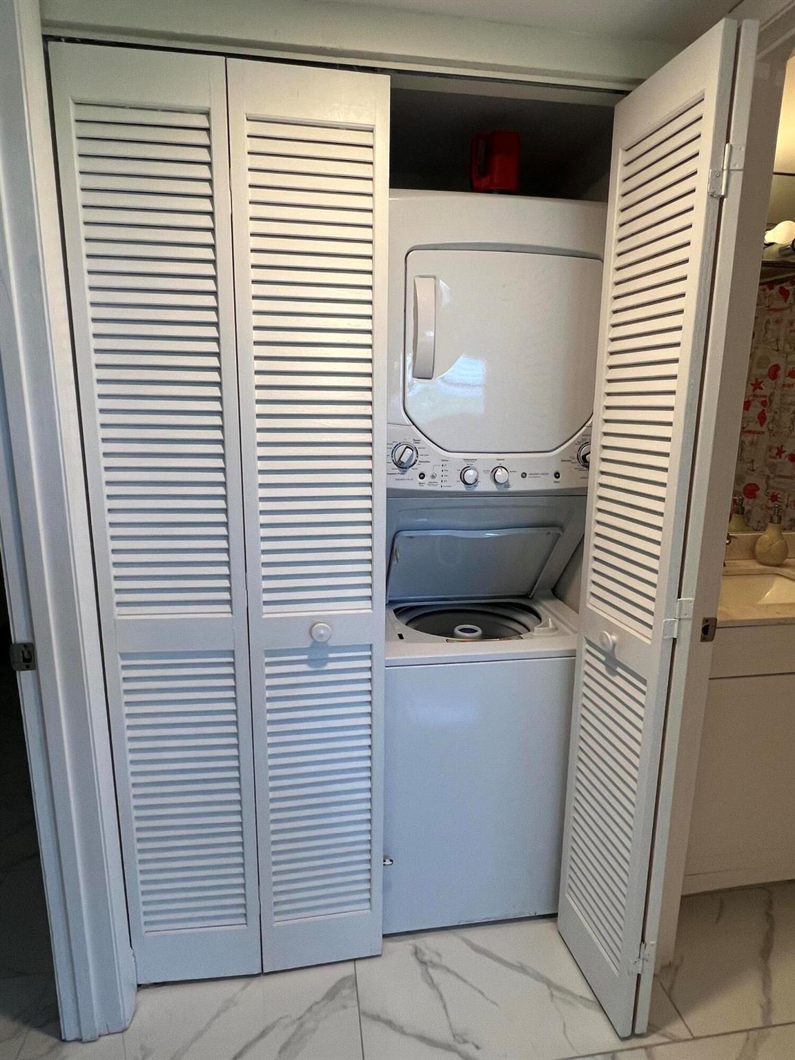 SAND DOLLAR VILLAS CONDOM - Residential Lease