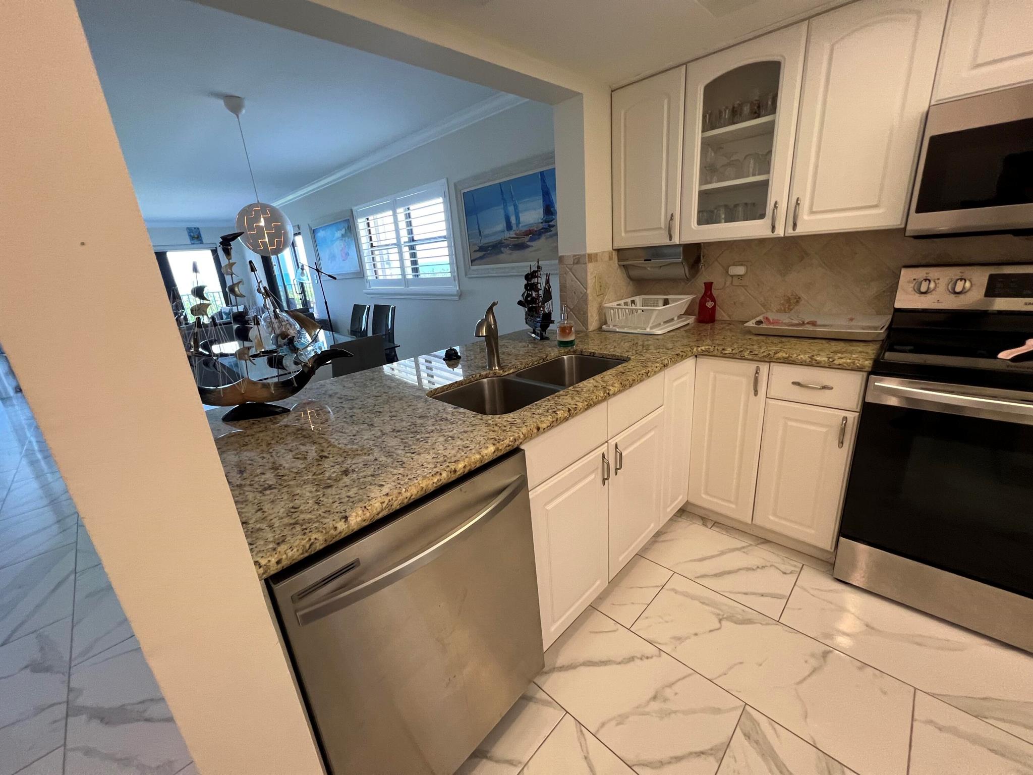 SAND DOLLAR VILLAS CONDOM - Residential Lease