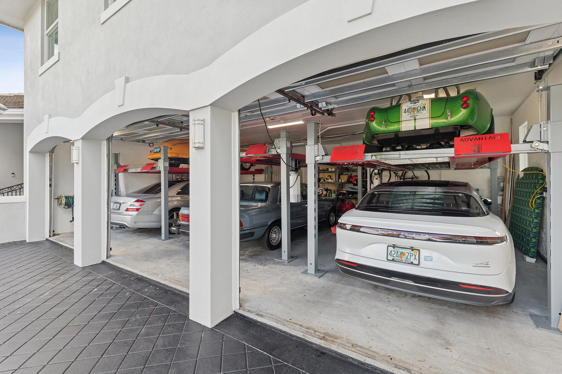 PRESIDENT COUNTRY CLUB PL - Residential