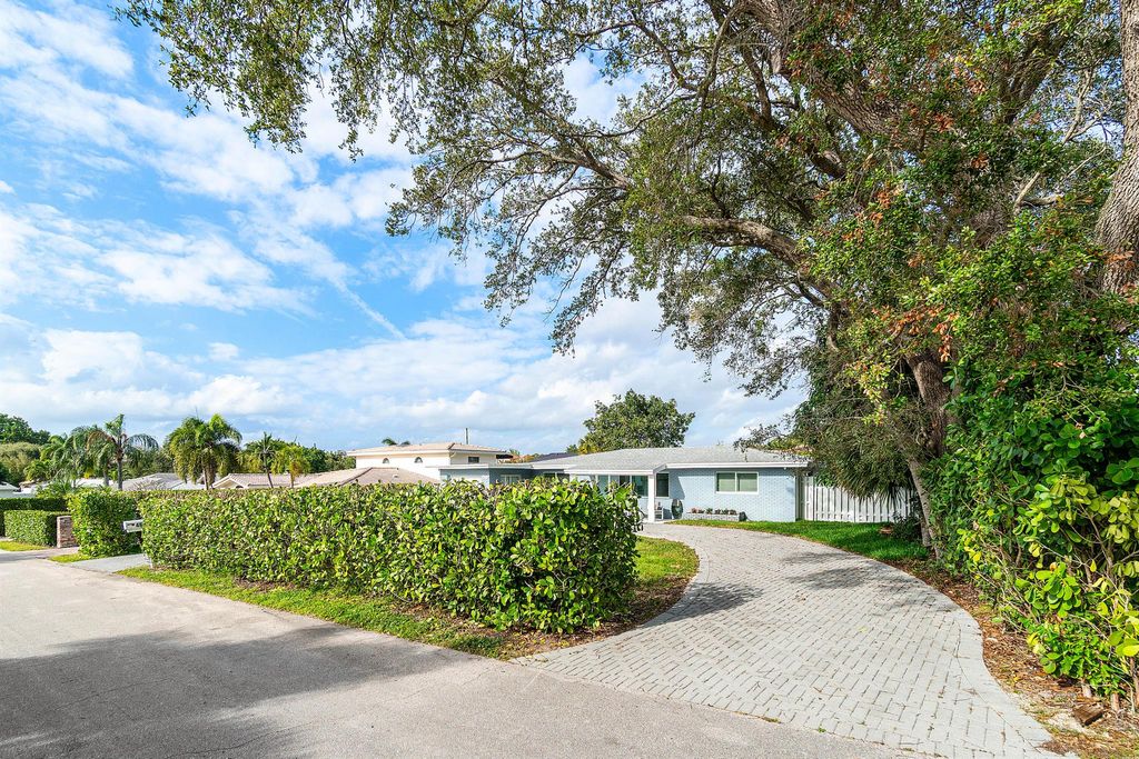 Photo of 465 NW 11th Street, Boca Raton, FL 33432 (MLS # R11149893)