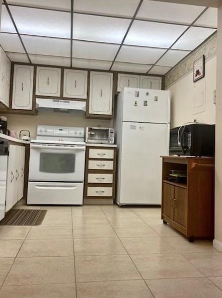 Kings Point Burgundy A-Q - Residential Lease