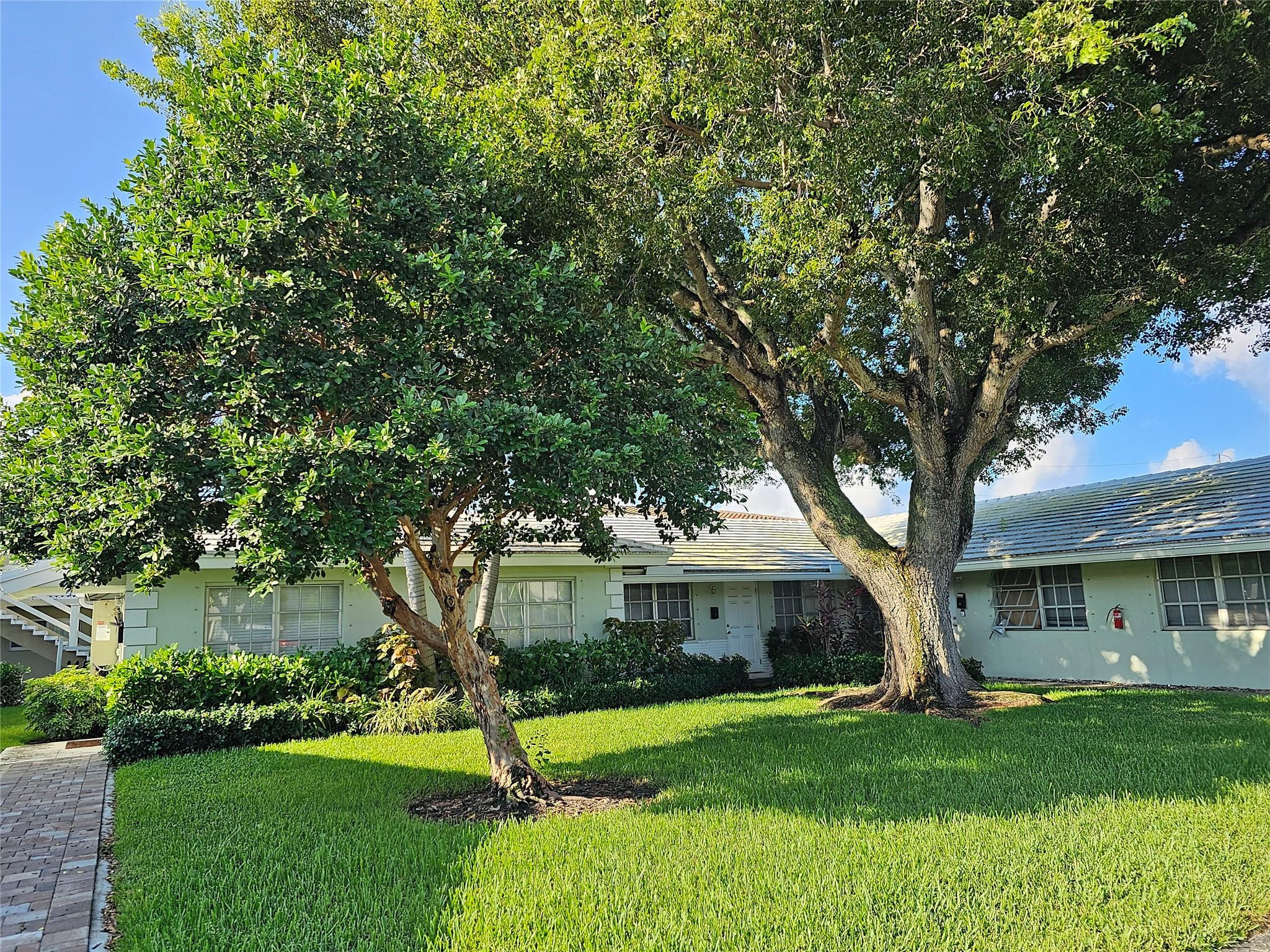 Photo 1 of 22 — 2120 NE 41st Street D, Lighthouse Point, FL 33064