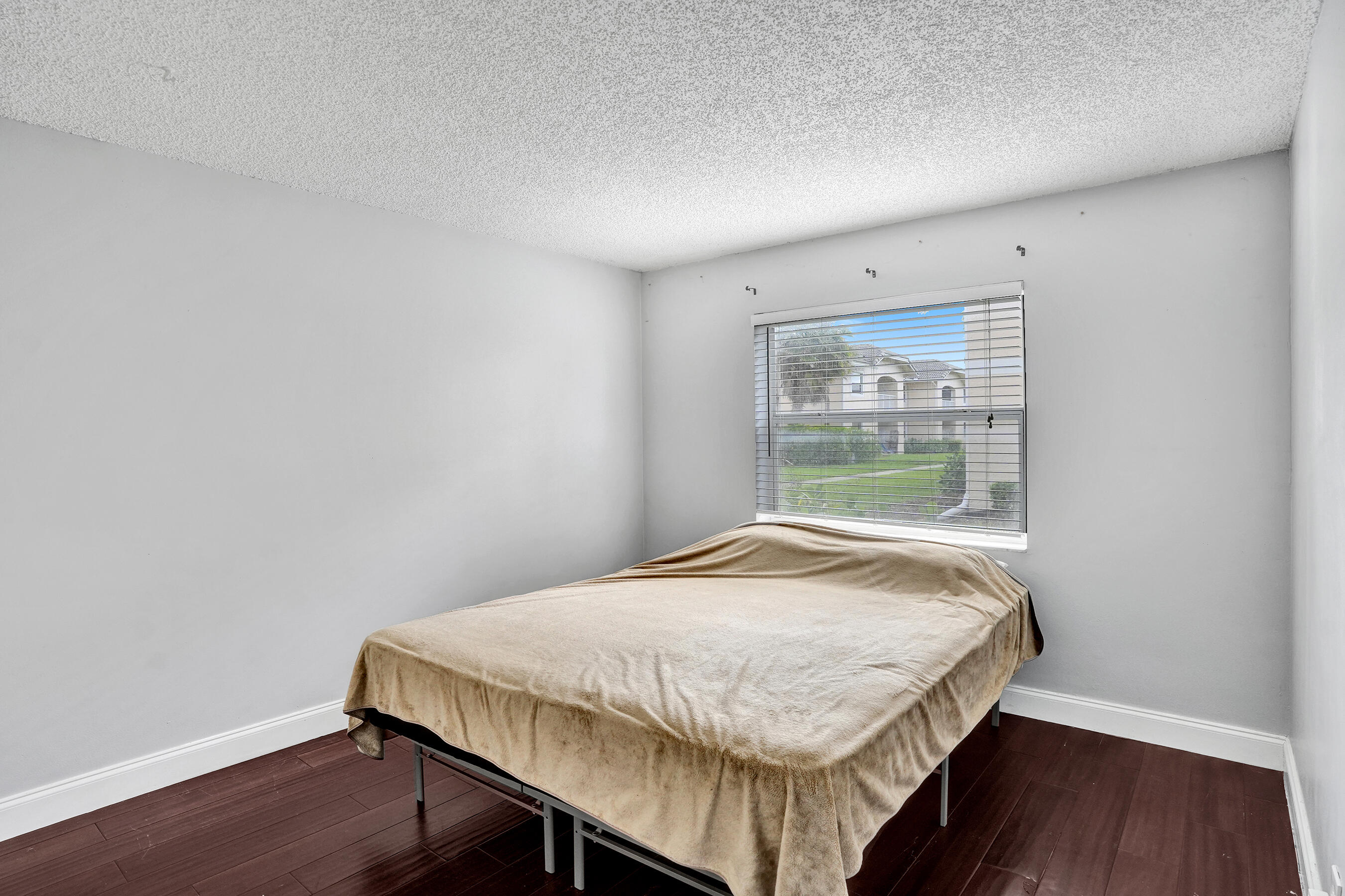 ROYAL GARDEN CONDO - Residential