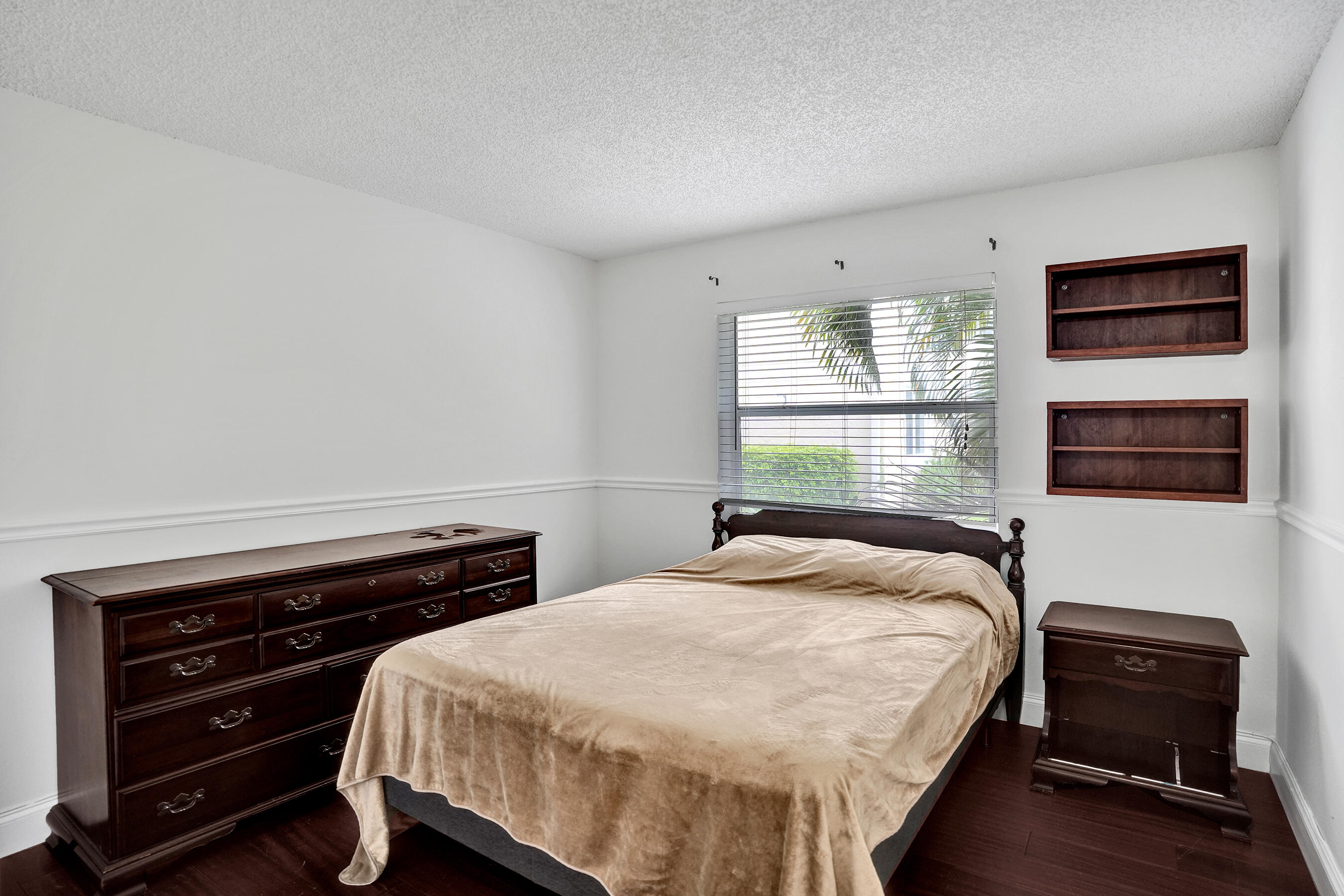 ROYAL GARDEN CONDO - Residential