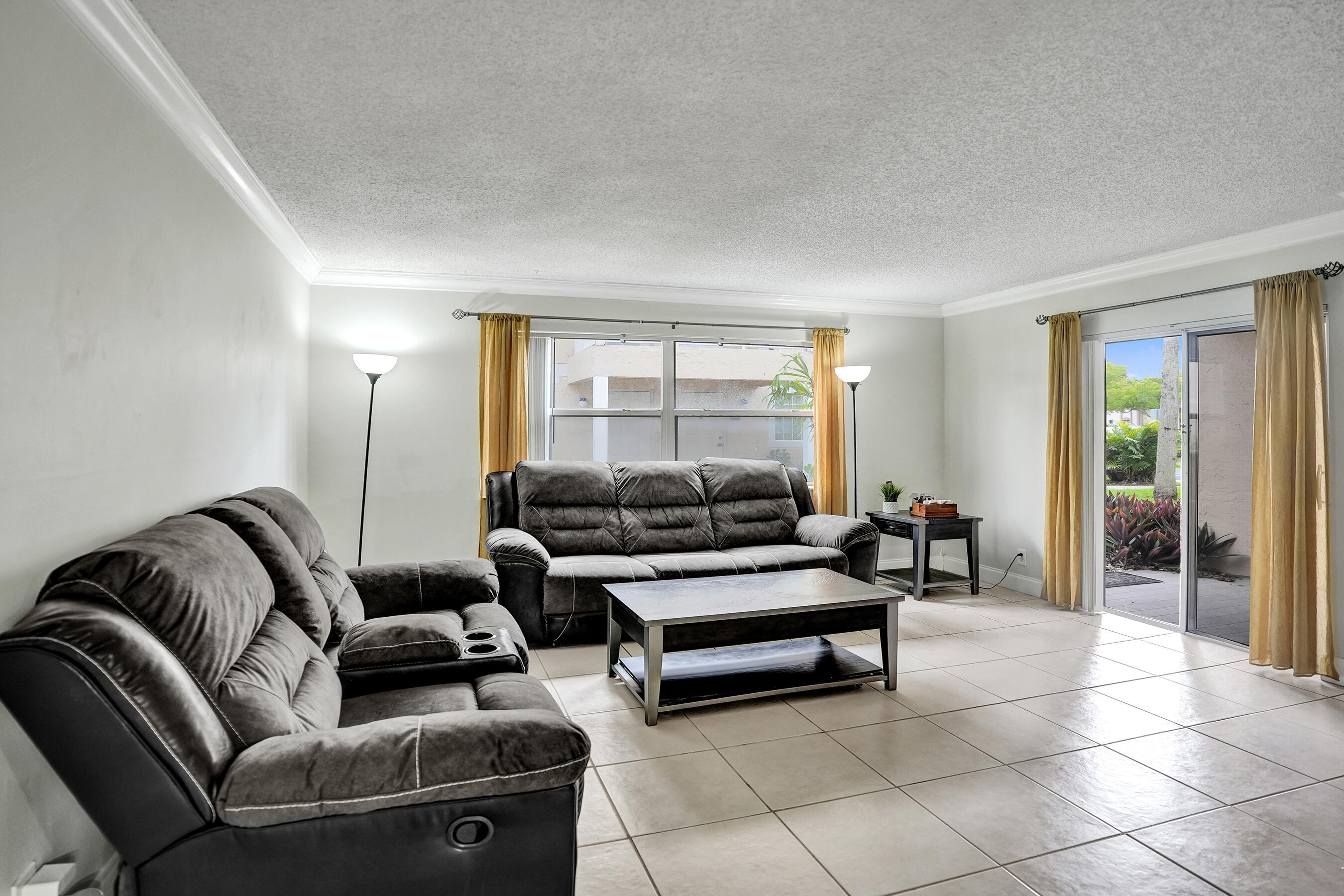 ROYAL GARDEN CONDO - Residential