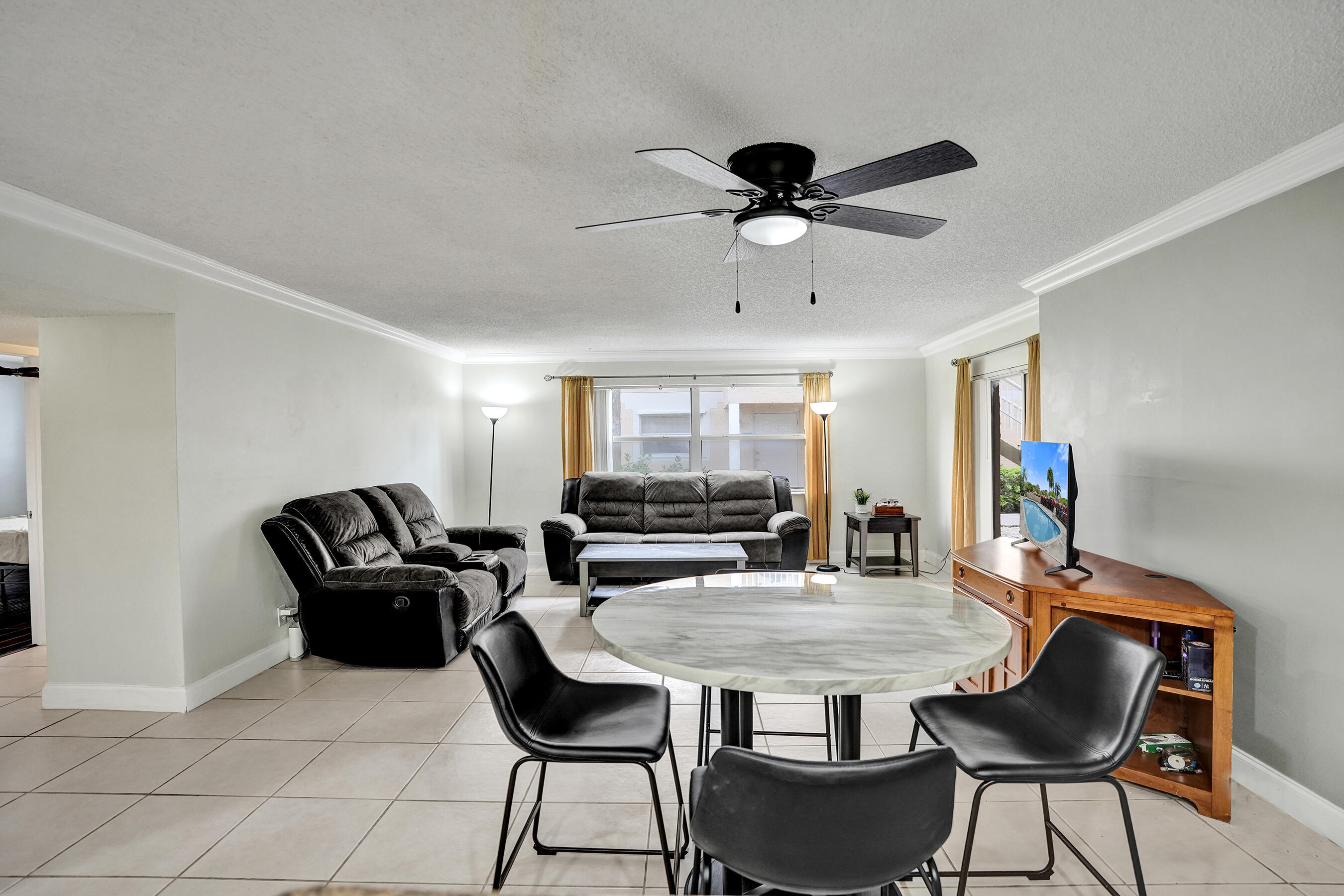 ROYAL GARDEN CONDO - Residential