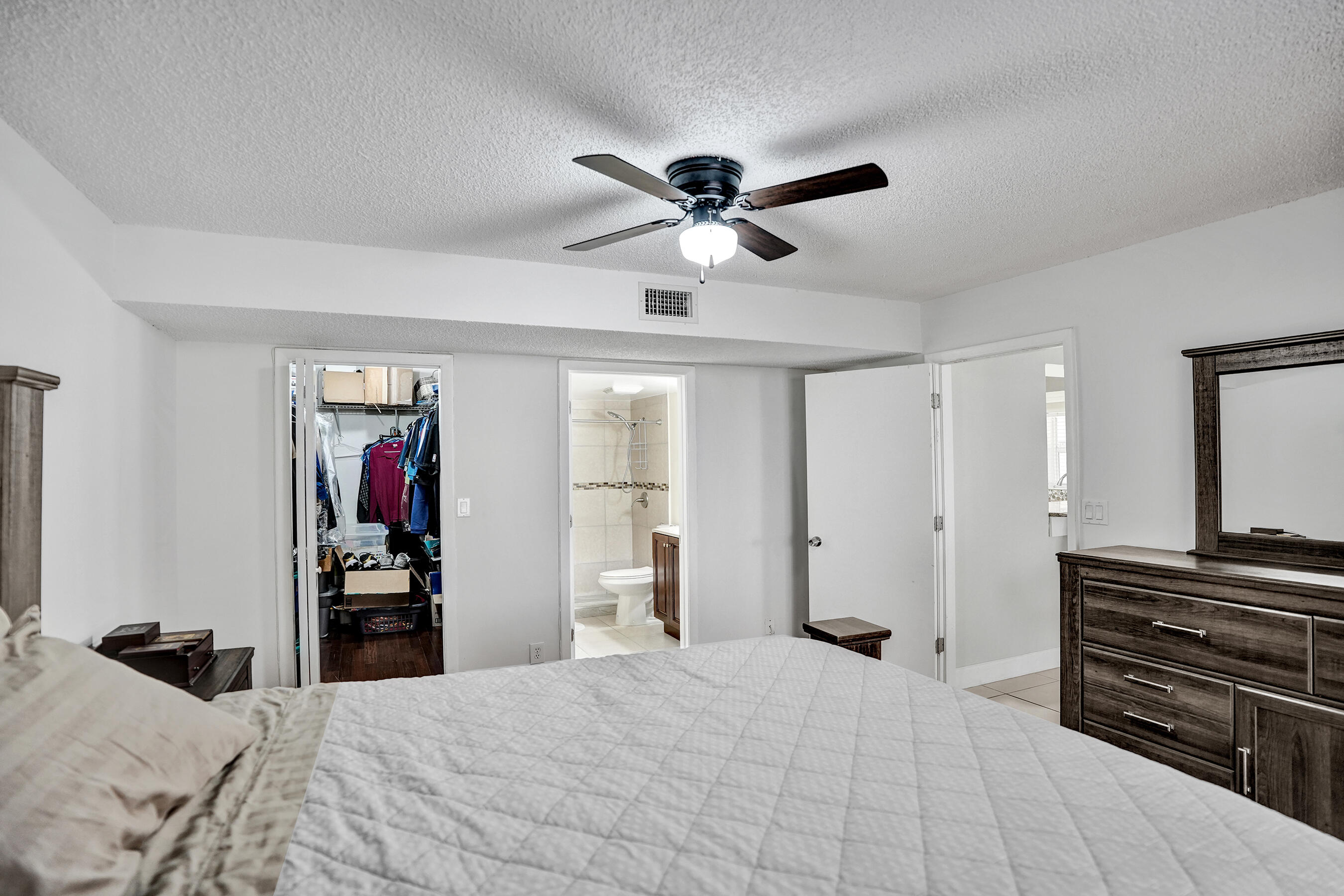 ROYAL GARDEN CONDO - Residential