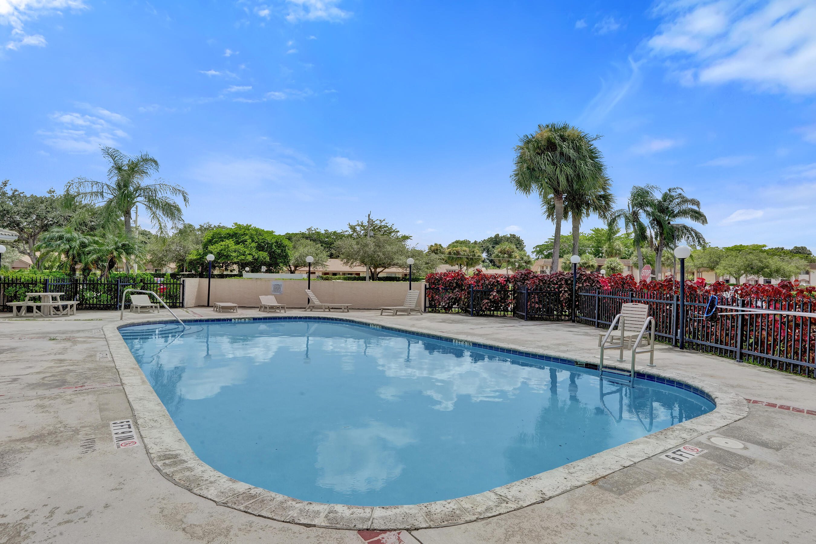 ROYAL GARDEN CONDO - Residential