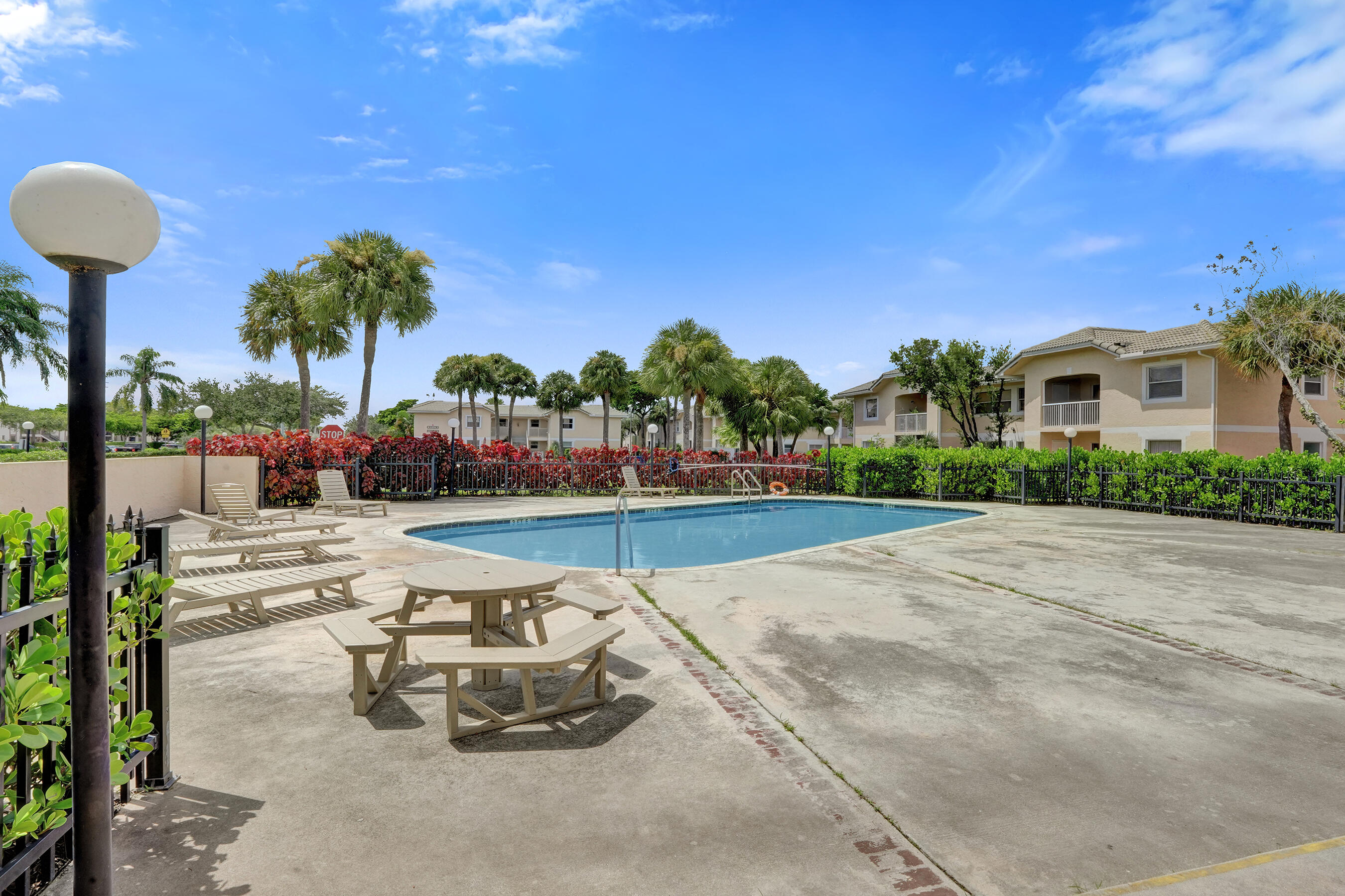 ROYAL GARDEN CONDO - Residential