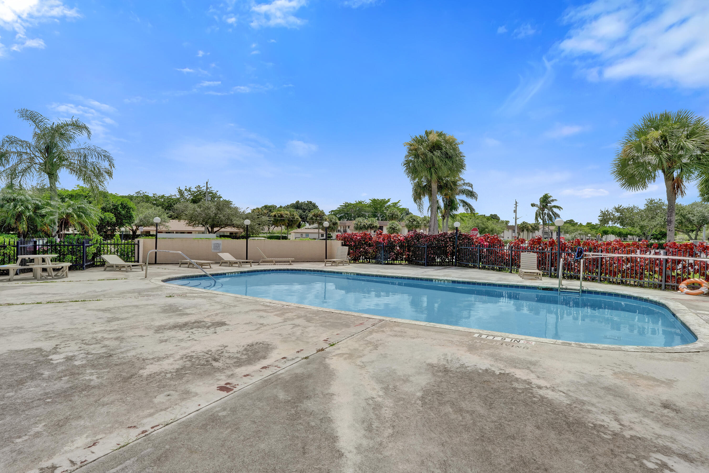 ROYAL GARDEN CONDO - Residential