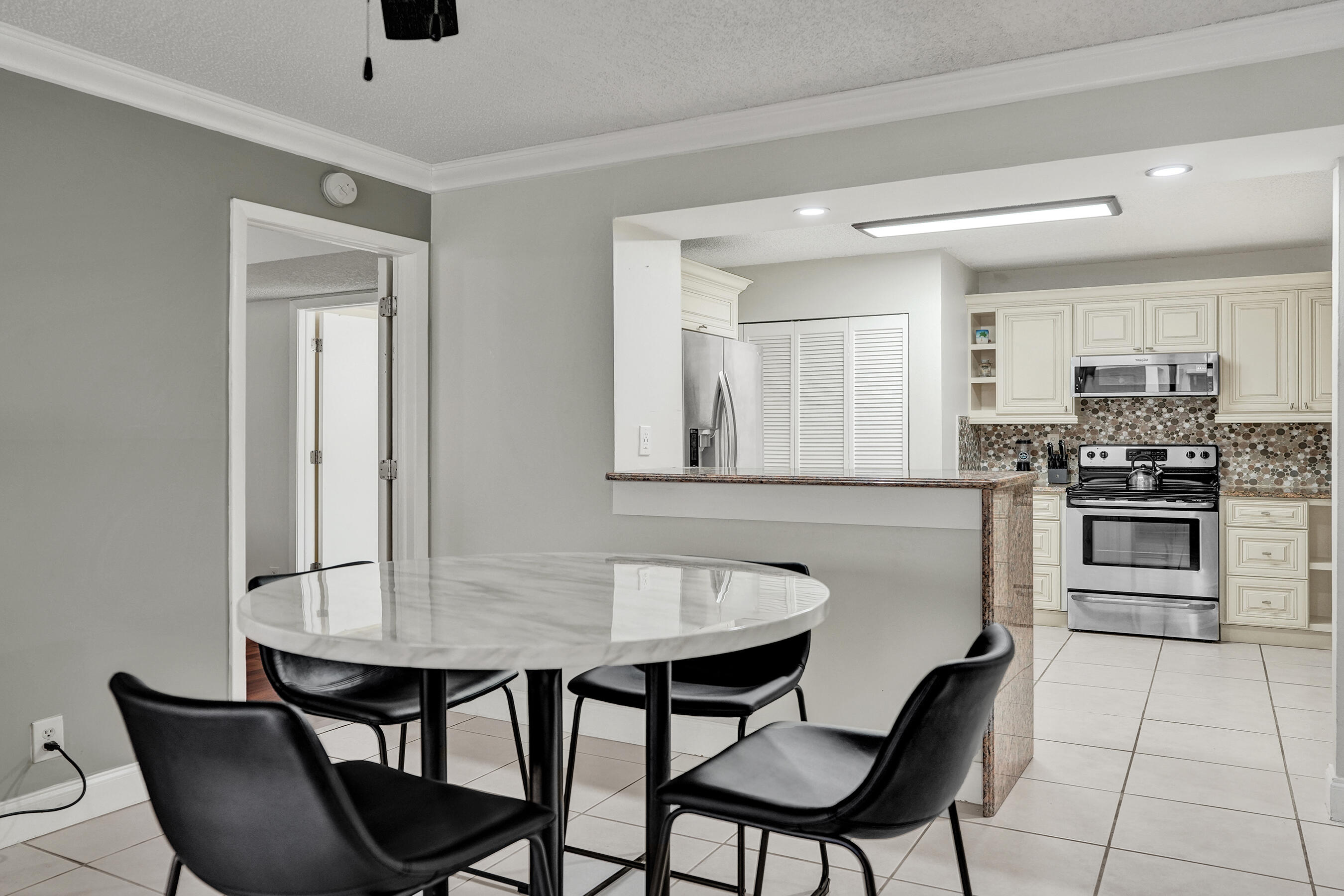 ROYAL GARDEN CONDO - Residential