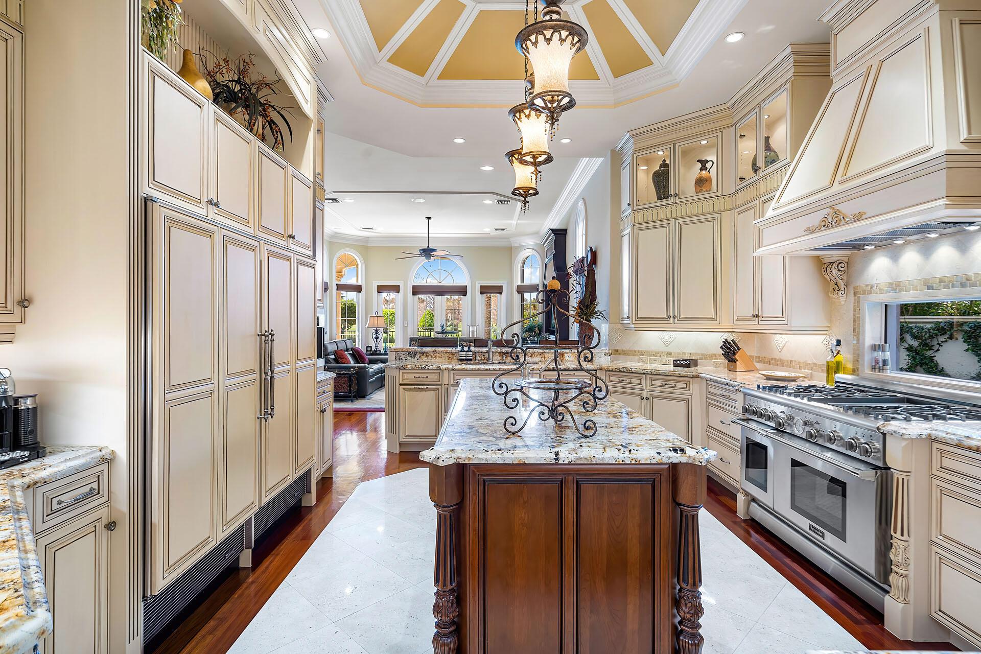 ROYAL PALM YACHT & COUNTR - Residential