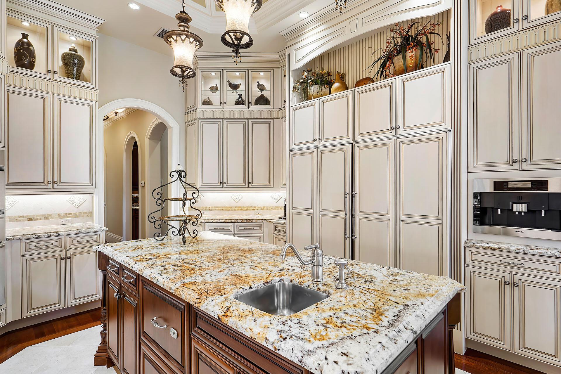 ROYAL PALM YACHT & COUNTR - Residential