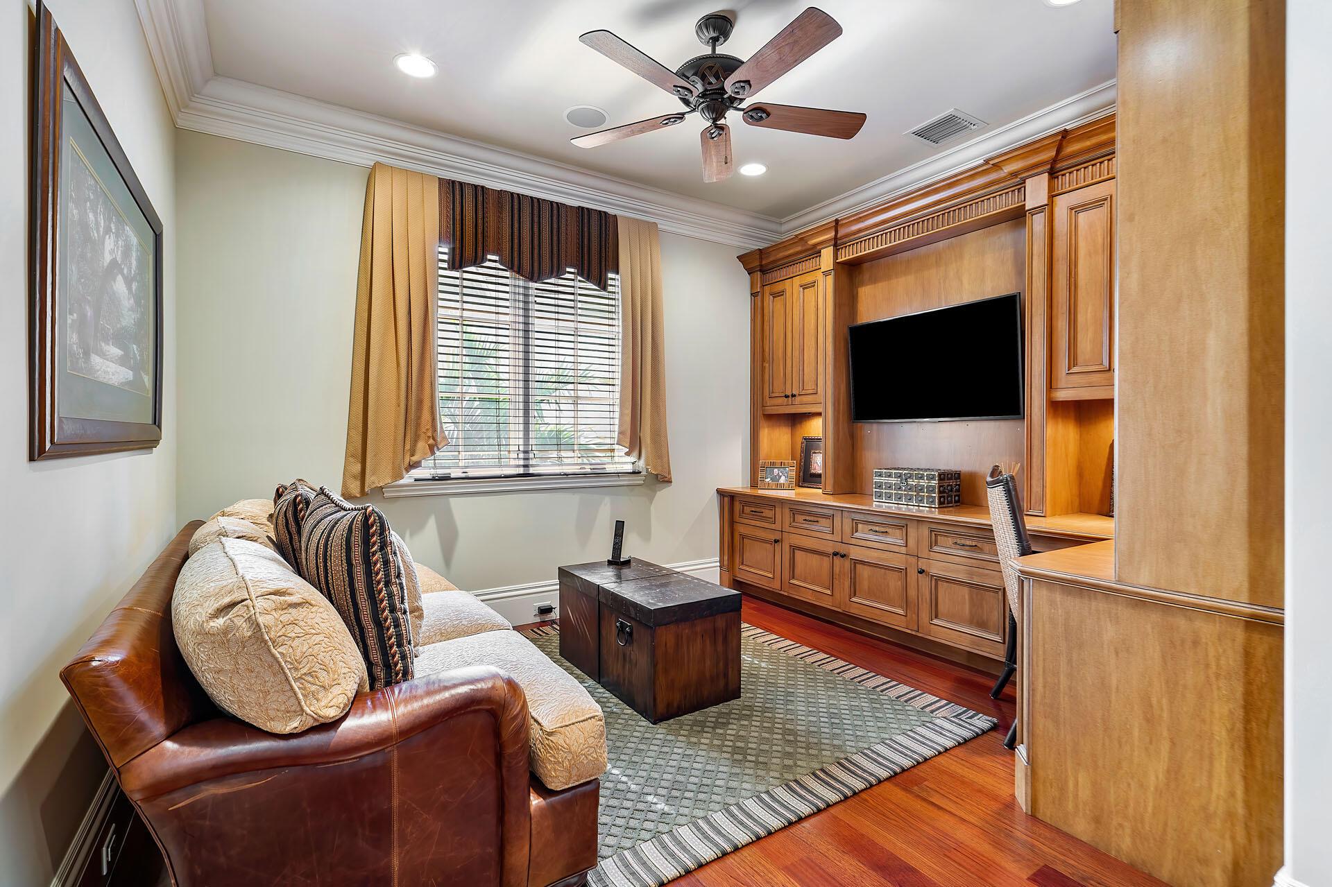 ROYAL PALM YACHT & COUNTR - Residential