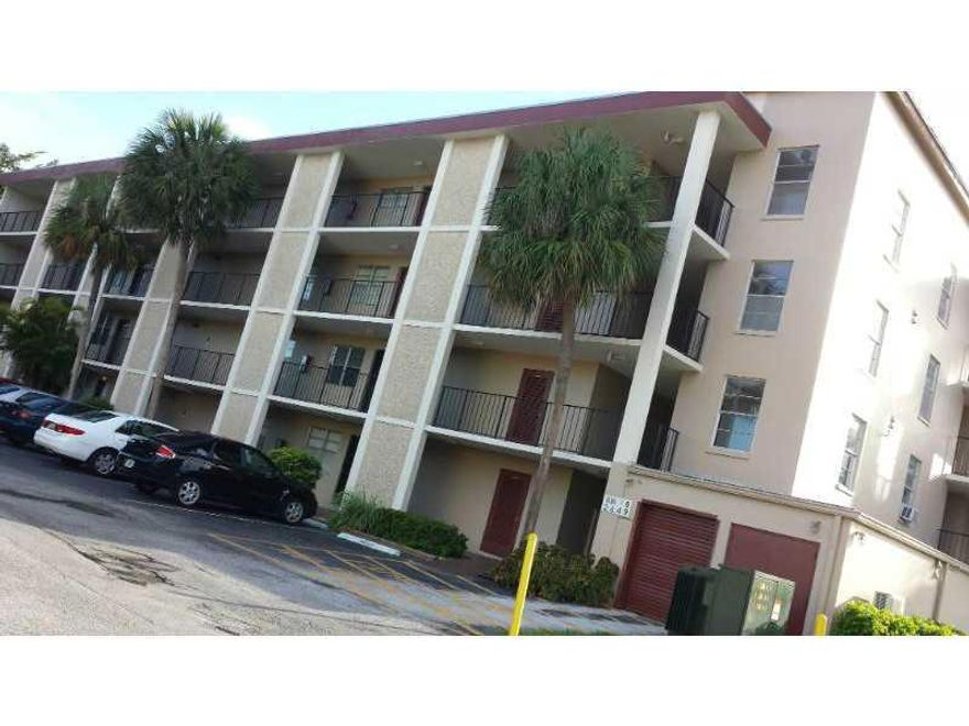 55+ community New central air, water heater. Screened patio. First unit from elevator, lovely quiet. Pool, Sauna, Clubhouse, Shuffleboard, park like courtyard. Walk to Hospital/ Doctors.