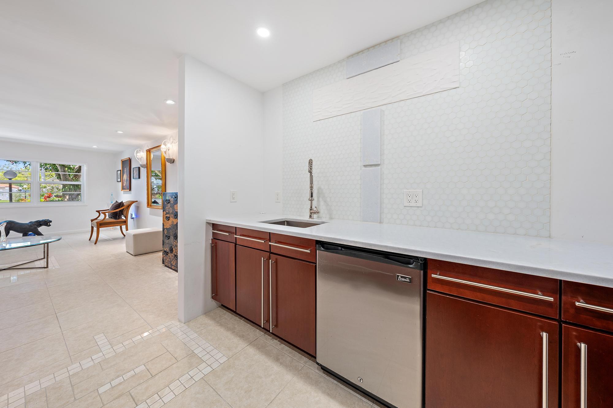 PALM LAKE 1 CONDO - Residential