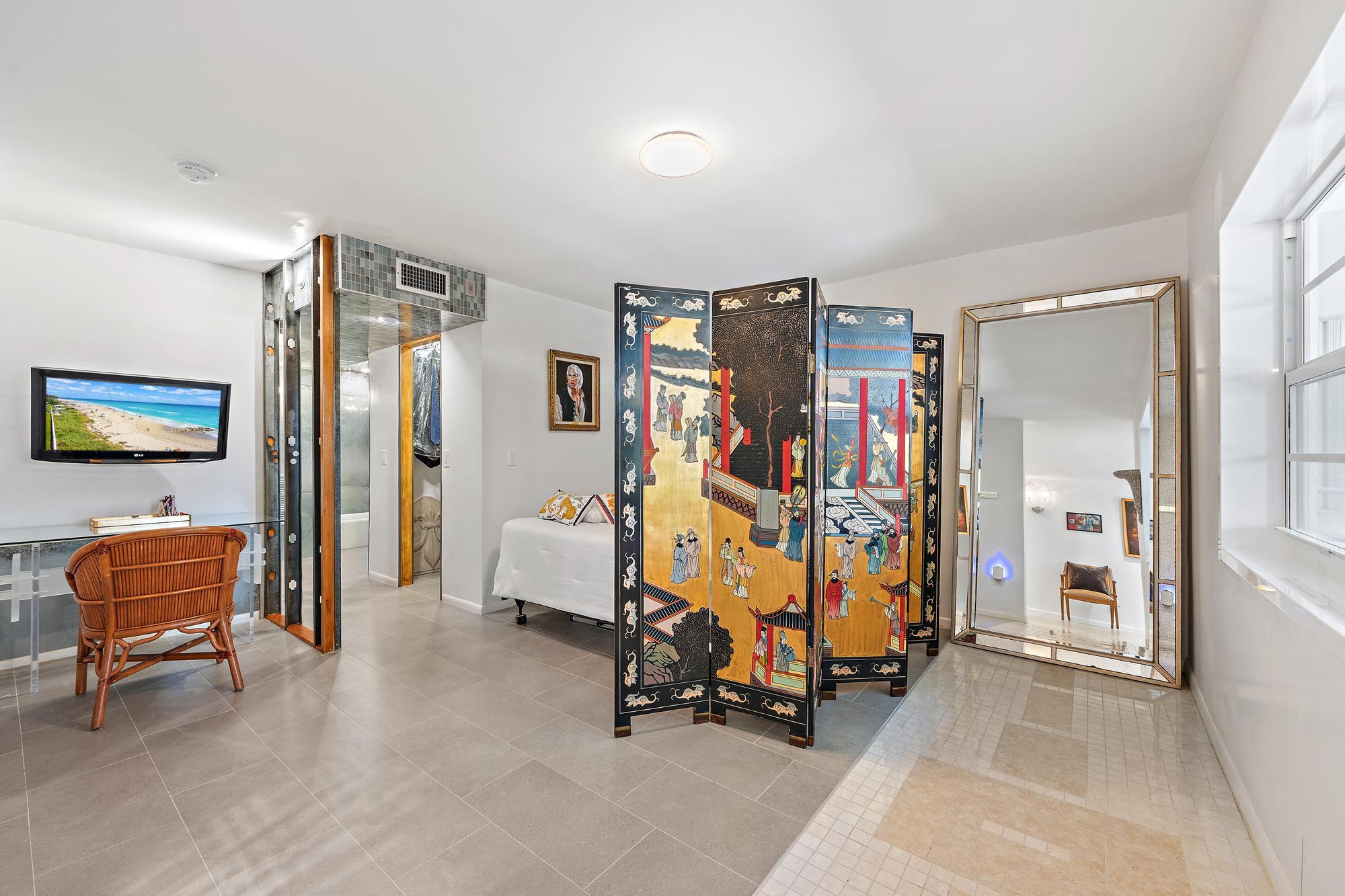 PALM LAKE 1 CONDO - Residential