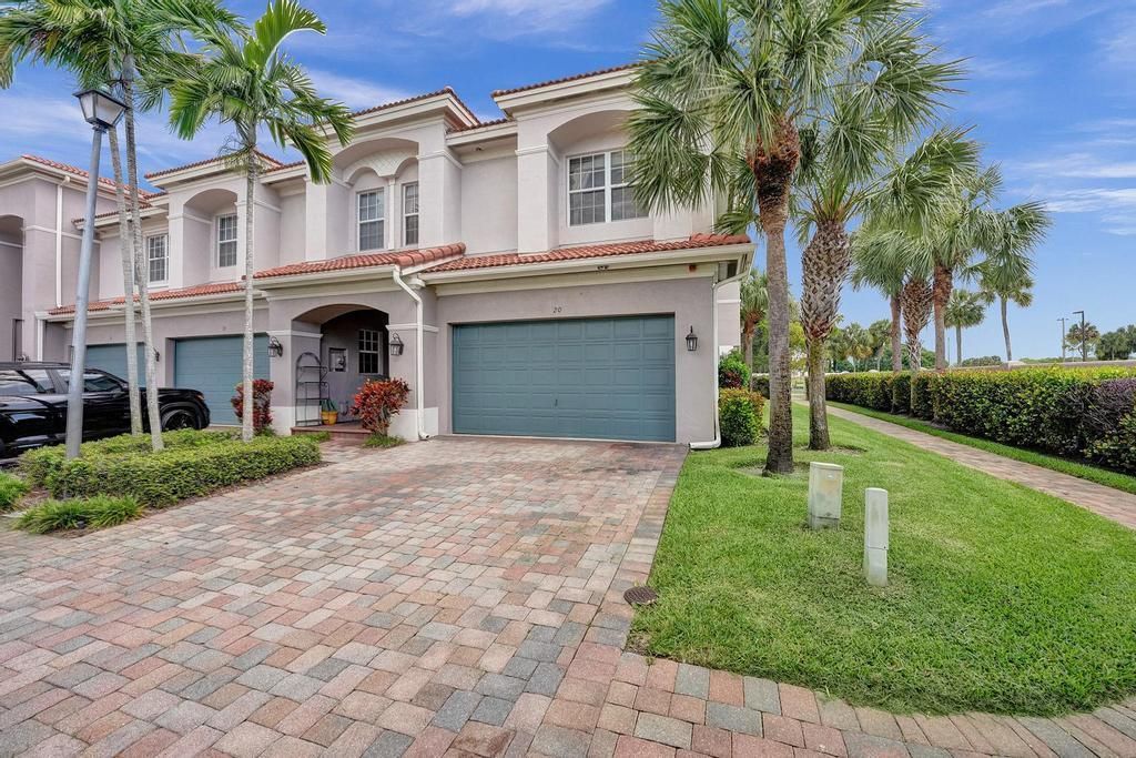 Photo of 20 Nottingham Place, Boynton Beach, FL 33426 (MLS # R10900727)
