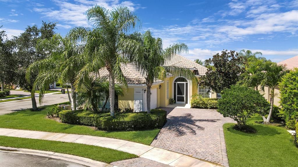 Photo of 10906 SW Candlewood Road Rd, Port St Lucie, FL 34987 (MLS # R10748092)