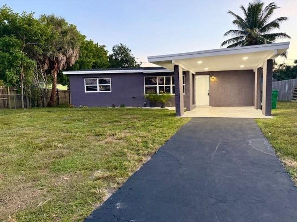 Photo of 6130 SW 37th Ct, Davie, FL 33314 (MLS # F10535292)