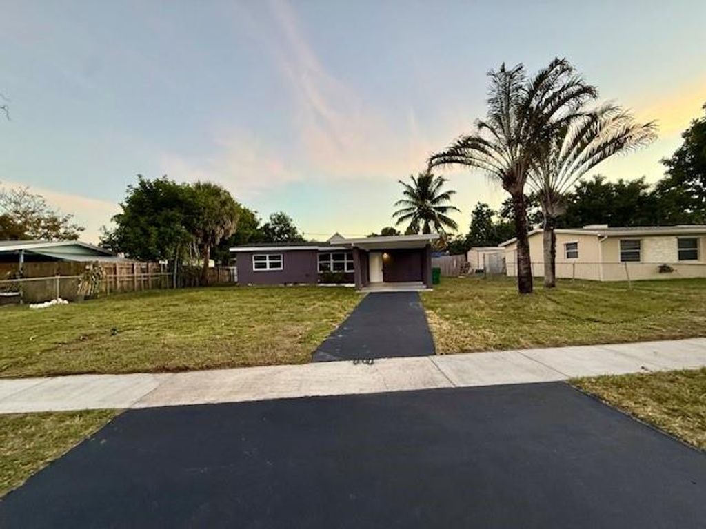 Photo of 6130 SW 37th Ct, Davie, FL 33314 (MLS # F10535292)