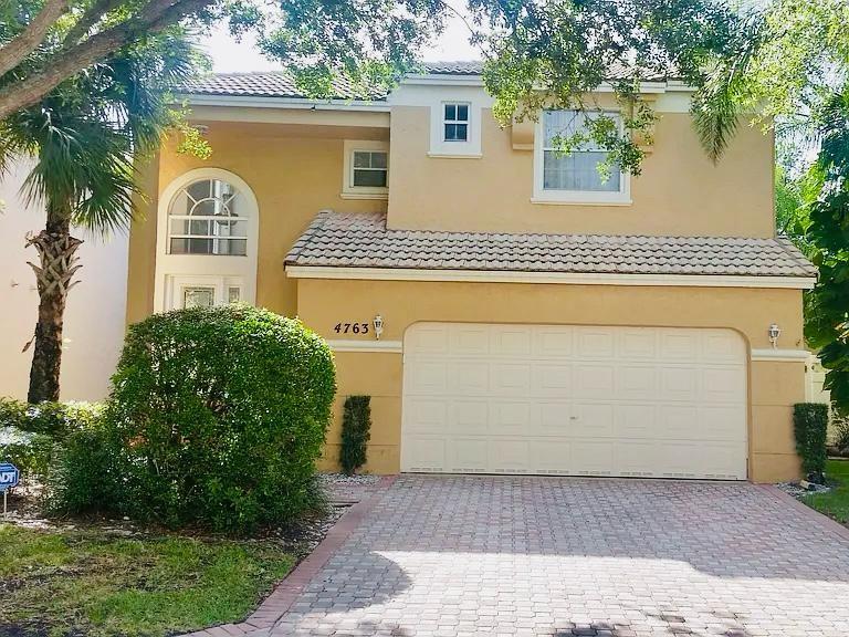 Well maintained & conveniently located 3bed 2-1/2 bath house. shows very well for rent. Tiled floor in the first flloor and laminate wood floors on 2nd & stairs, SS appliances. Major shopping, Costco, Walmart, Publix etc are very close to this house. Excellent Schools nearby. Easy access to highway. Need credit score of 650 or above.