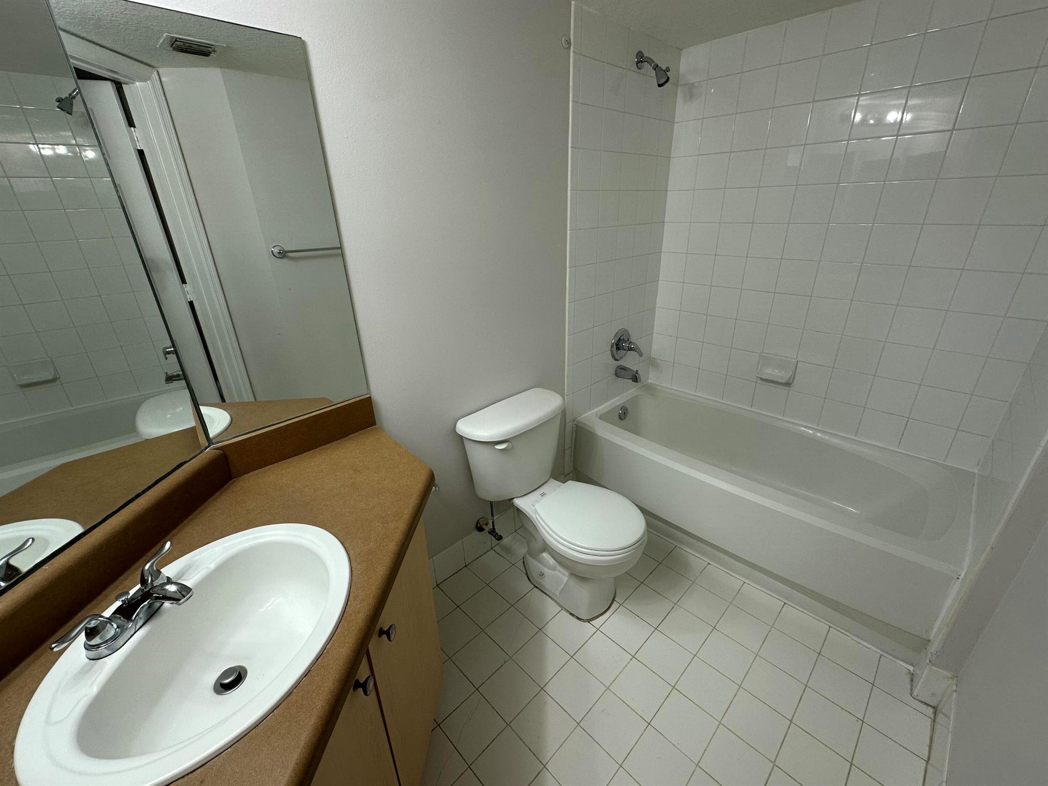 EMERALD ISLE AT LAGUNA LA - Residential