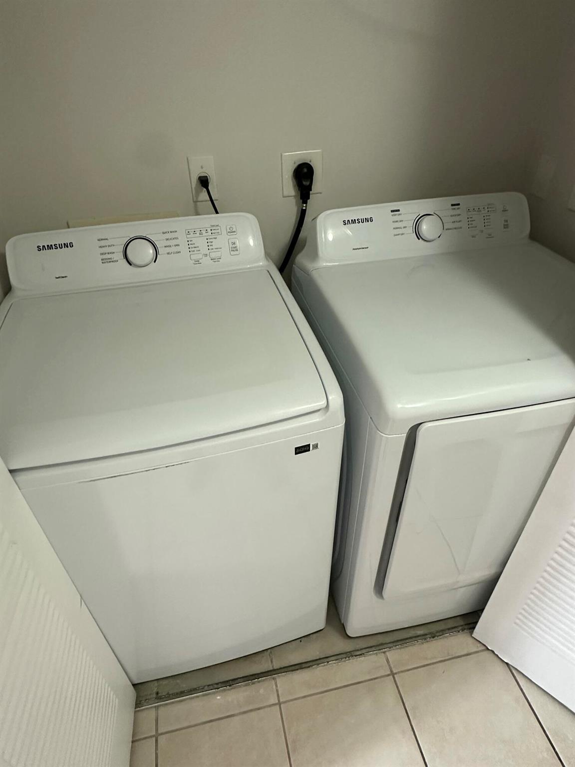 EMERALD ISLE AT LAGUNA LA - Residential