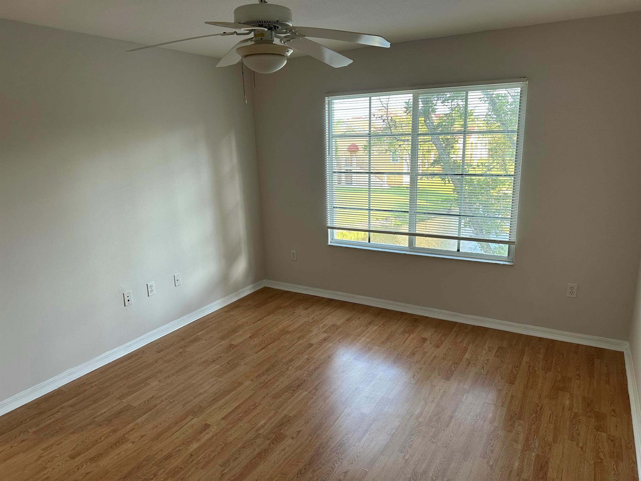 EMERALD ISLE AT LAGUNA LA - Residential