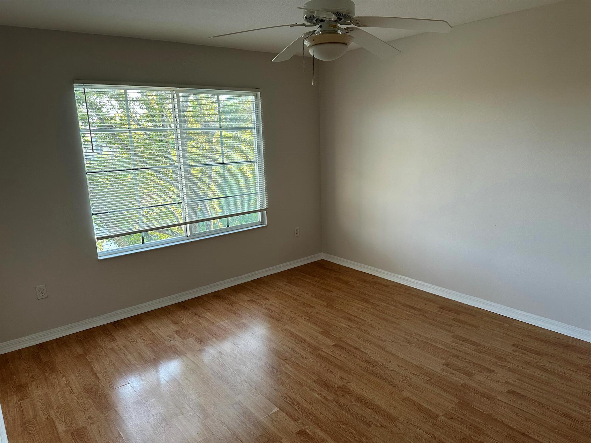 EMERALD ISLE AT LAGUNA LA - Residential