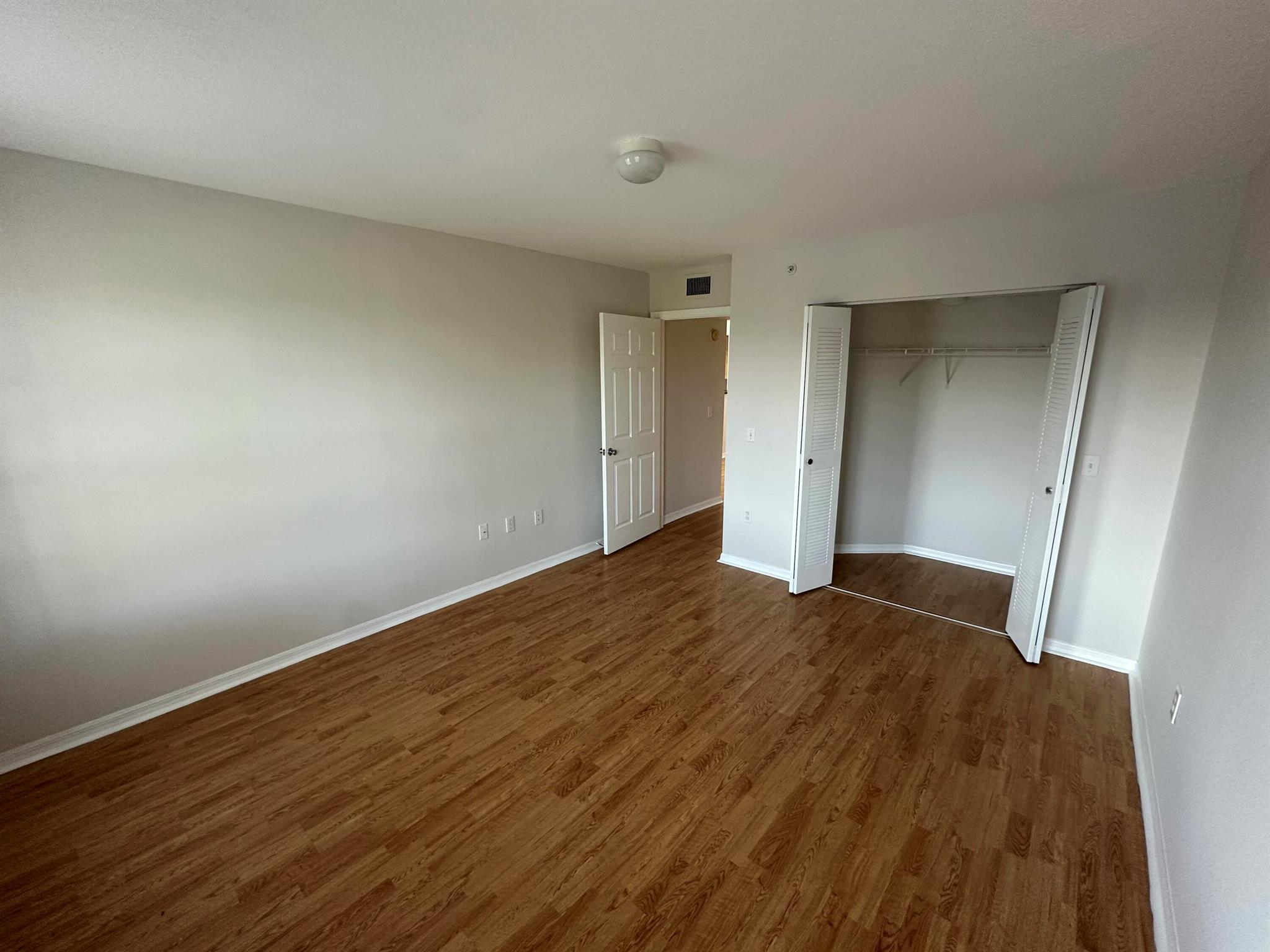 EMERALD ISLE AT LAGUNA LA - Residential