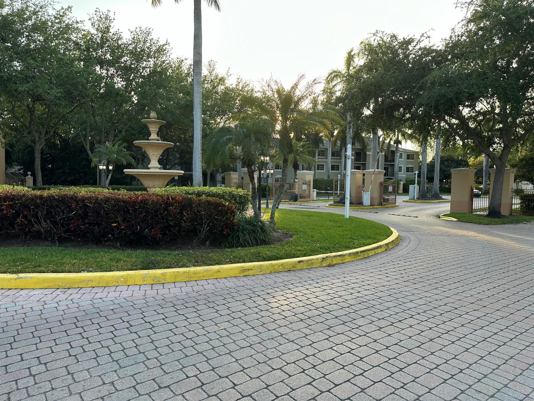 EMERALD ISLE AT LAGUNA LA - Residential