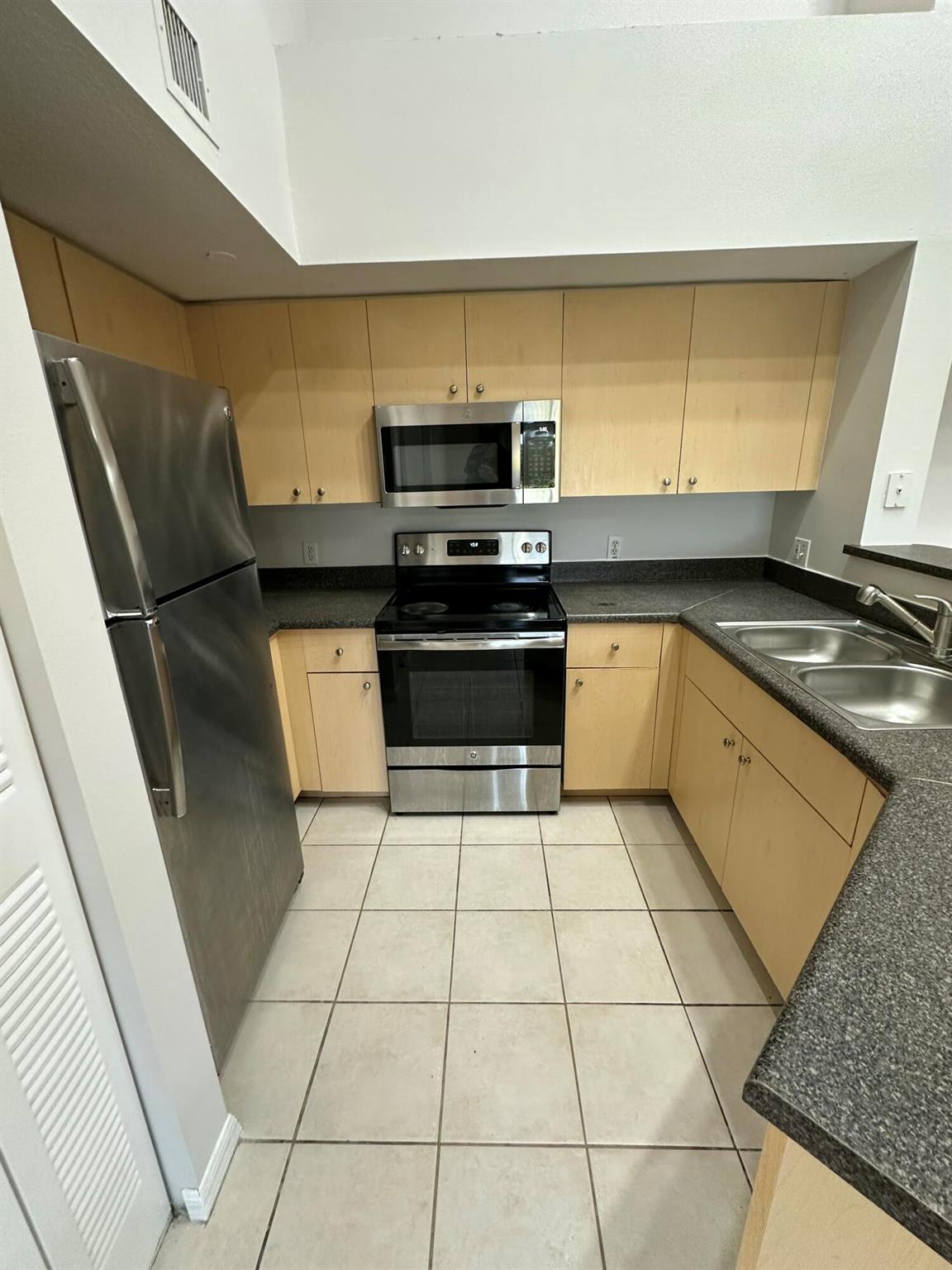 EMERALD ISLE AT LAGUNA LA - Residential