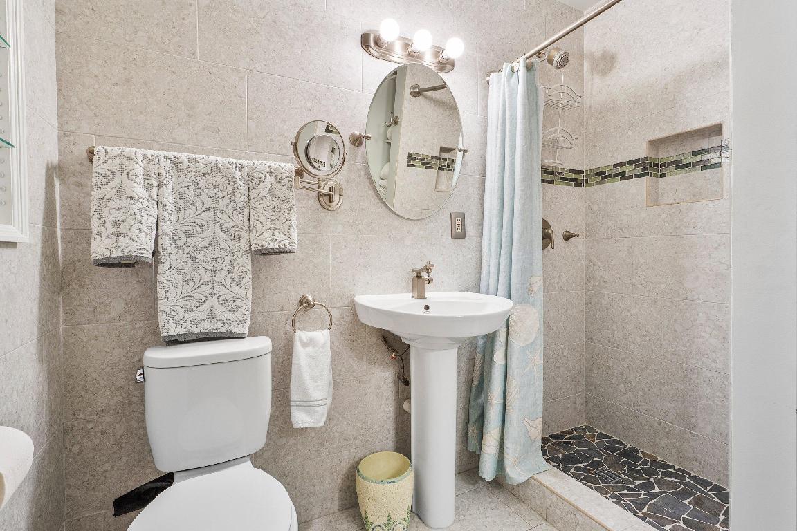 Palm Trail - Residential