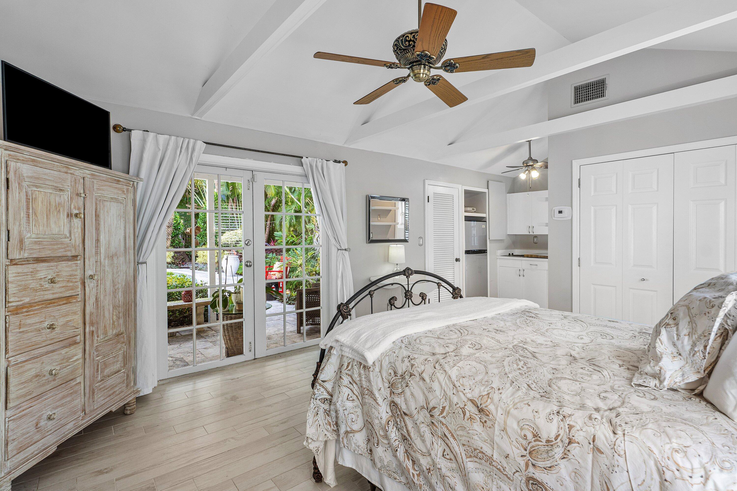 Palm Trail - Residential