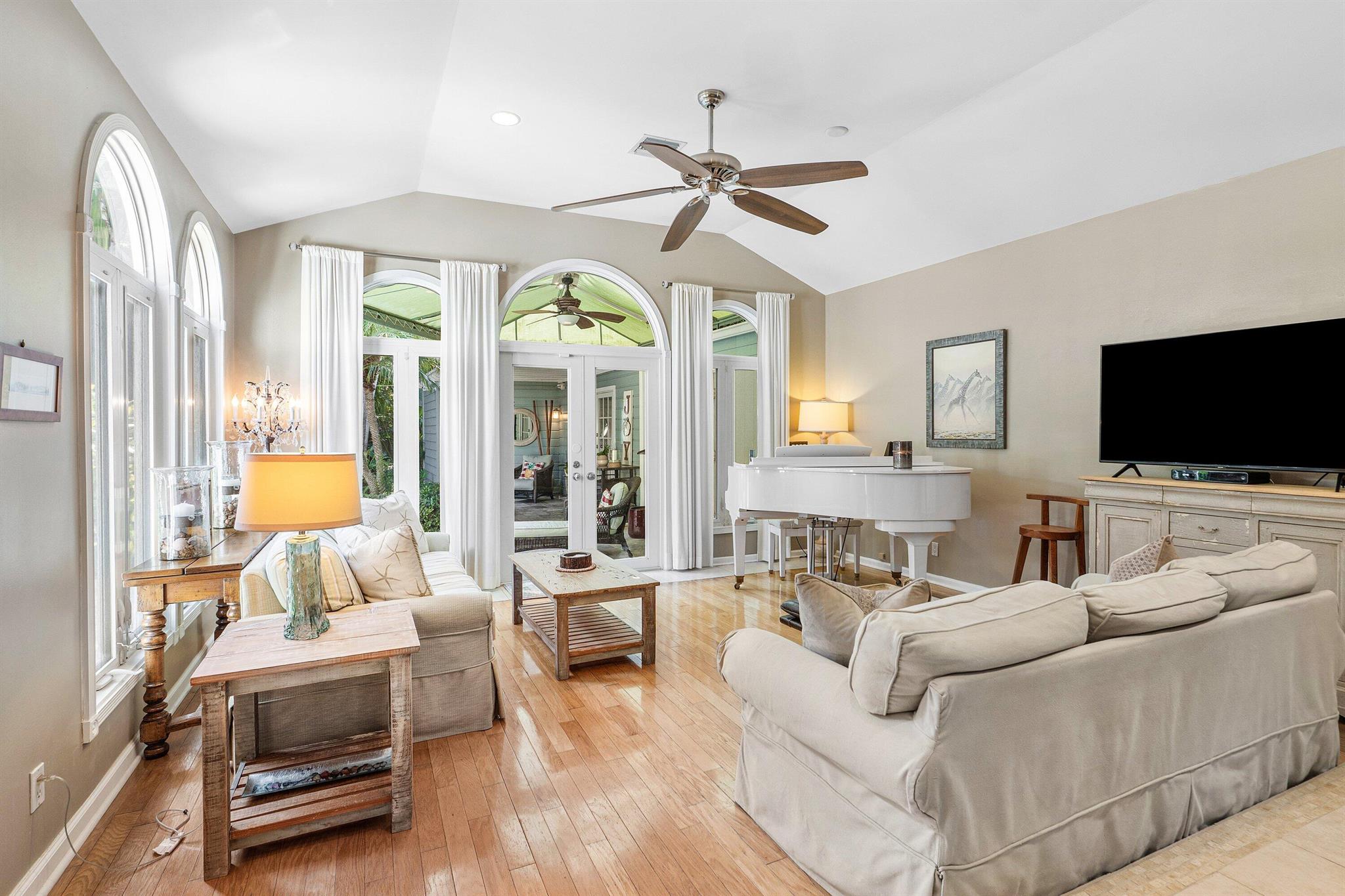 Palm Trail - Residential