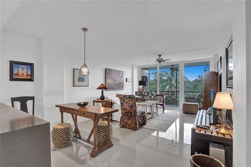 Photo of 111 Royal Park Dr #3H, Oakland Park, FL 33309 (MLS # F10352853)