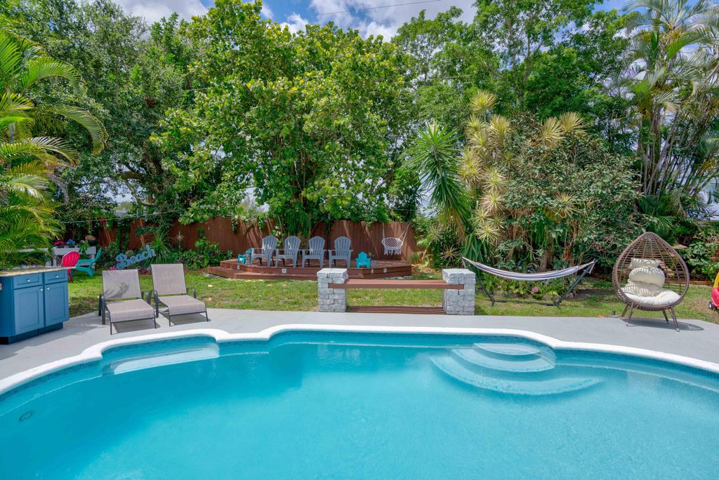 Photo of 973 Laurel Road, North Palm Beach, FL 33408 (MLS # R10804560)