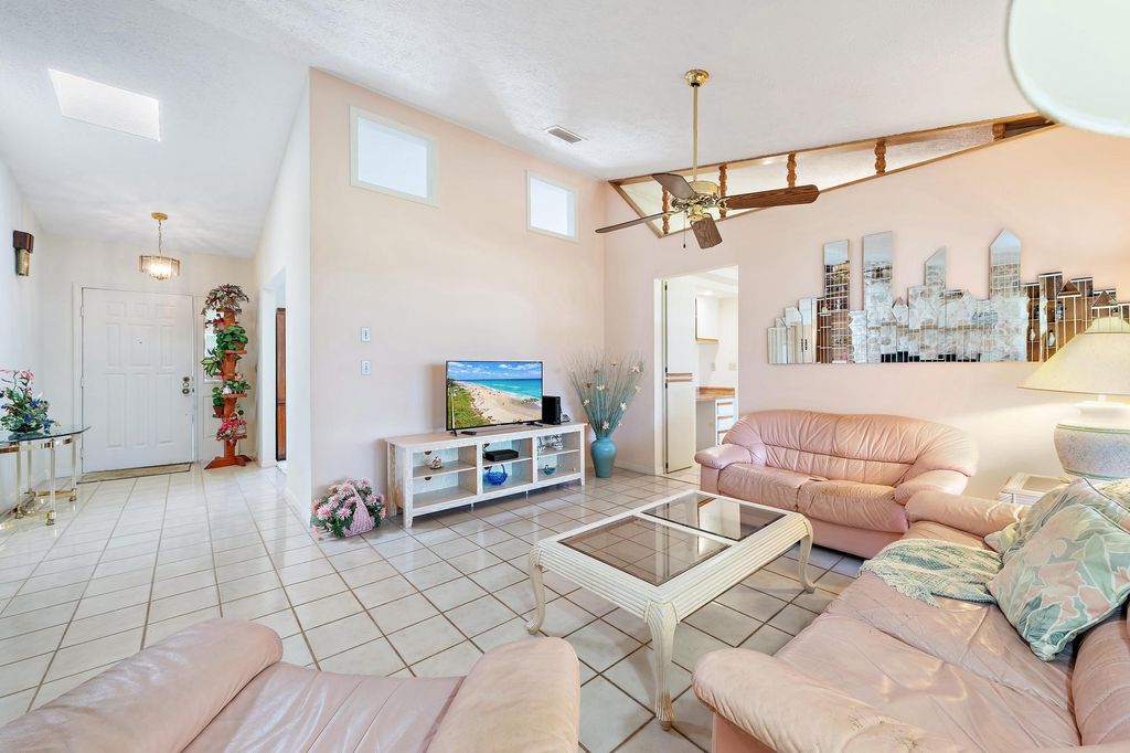 Photo of 122 N Naranja Avenue, Port Saint Lucie, FL 34983 (MLS # R11167070)