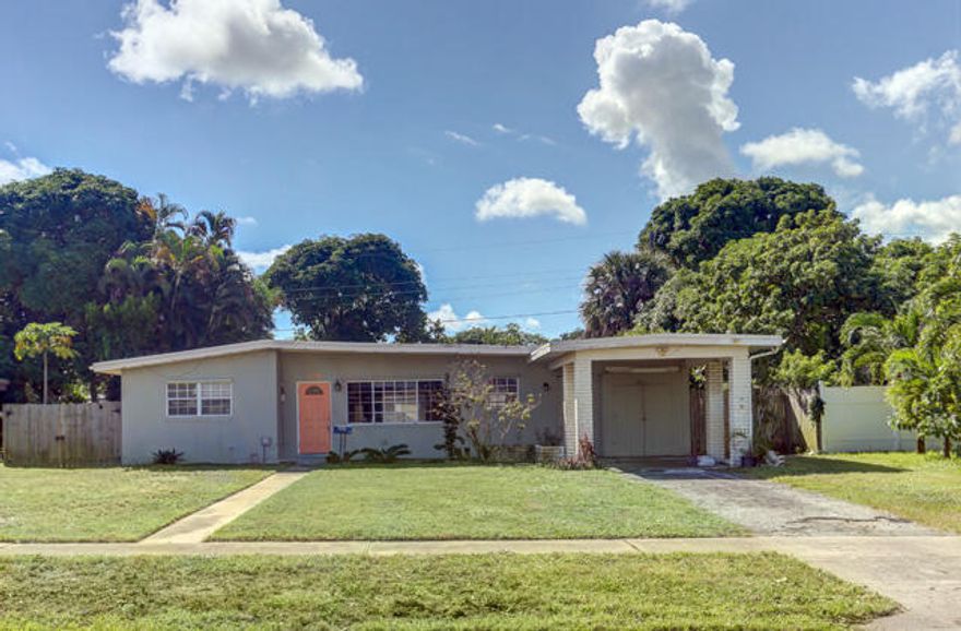 Prime location in Lake Park.  3 bedrooms with fenced backyard, carport and ready for your special touches!  Newer appliances and kitchen.  Don't miss this one!