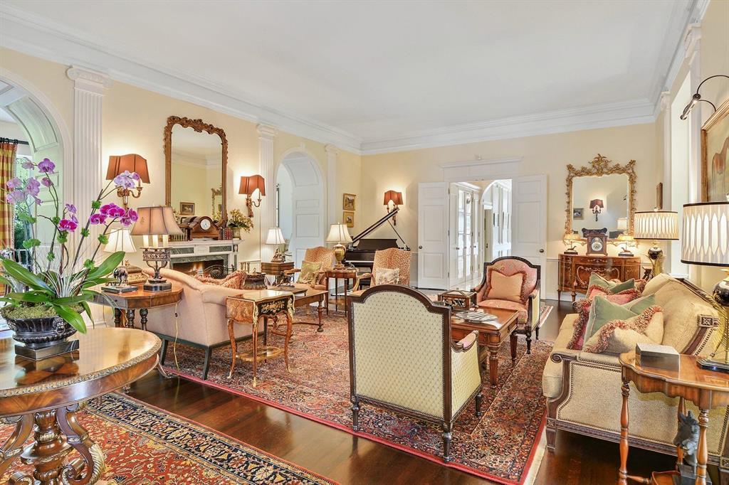 REGENTS PARK - Residential