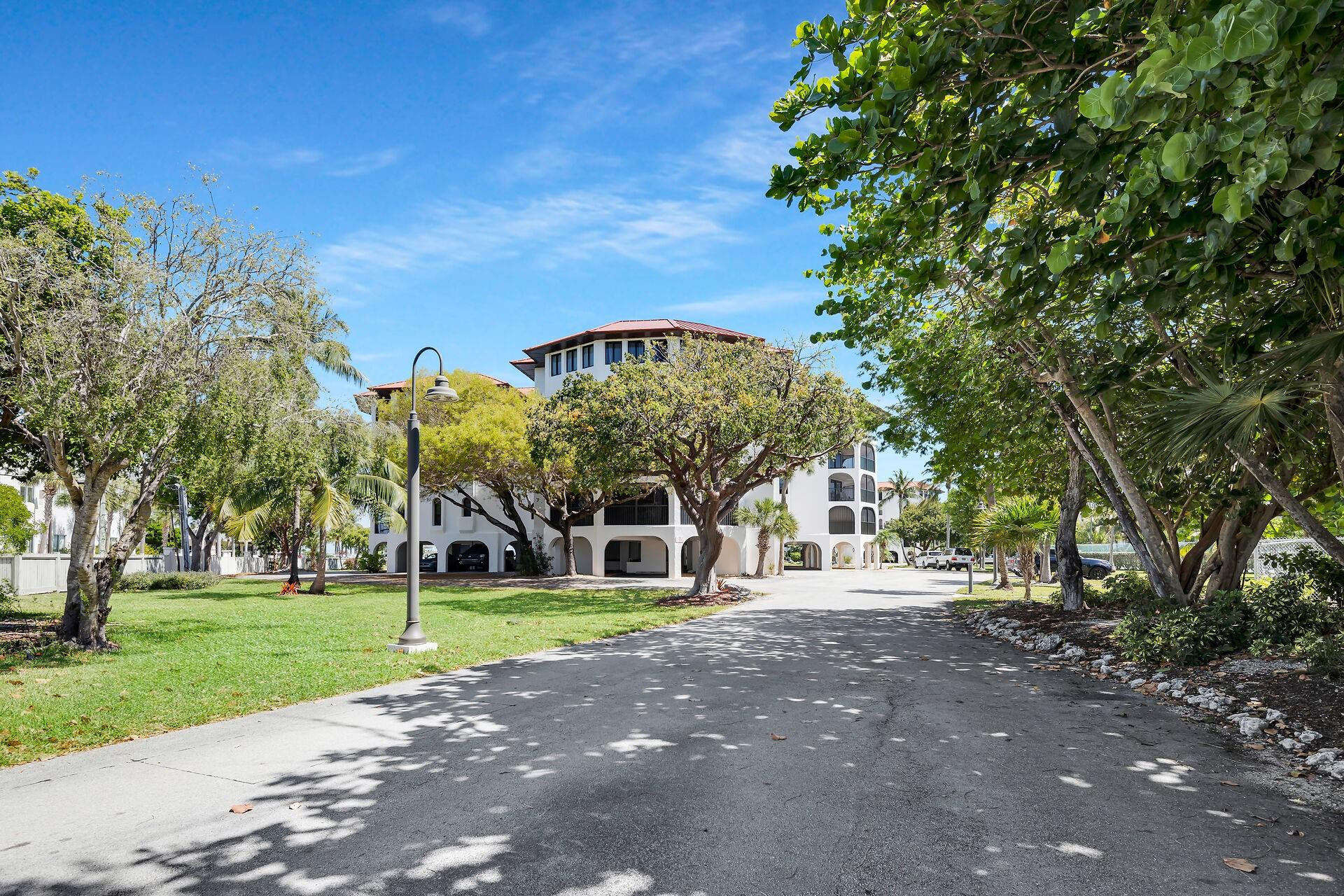 Faro Blanco - Residential