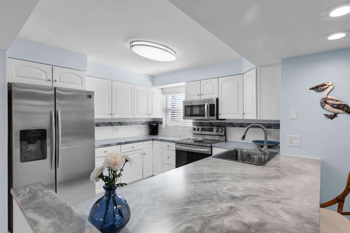 Faro Blanco - Residential