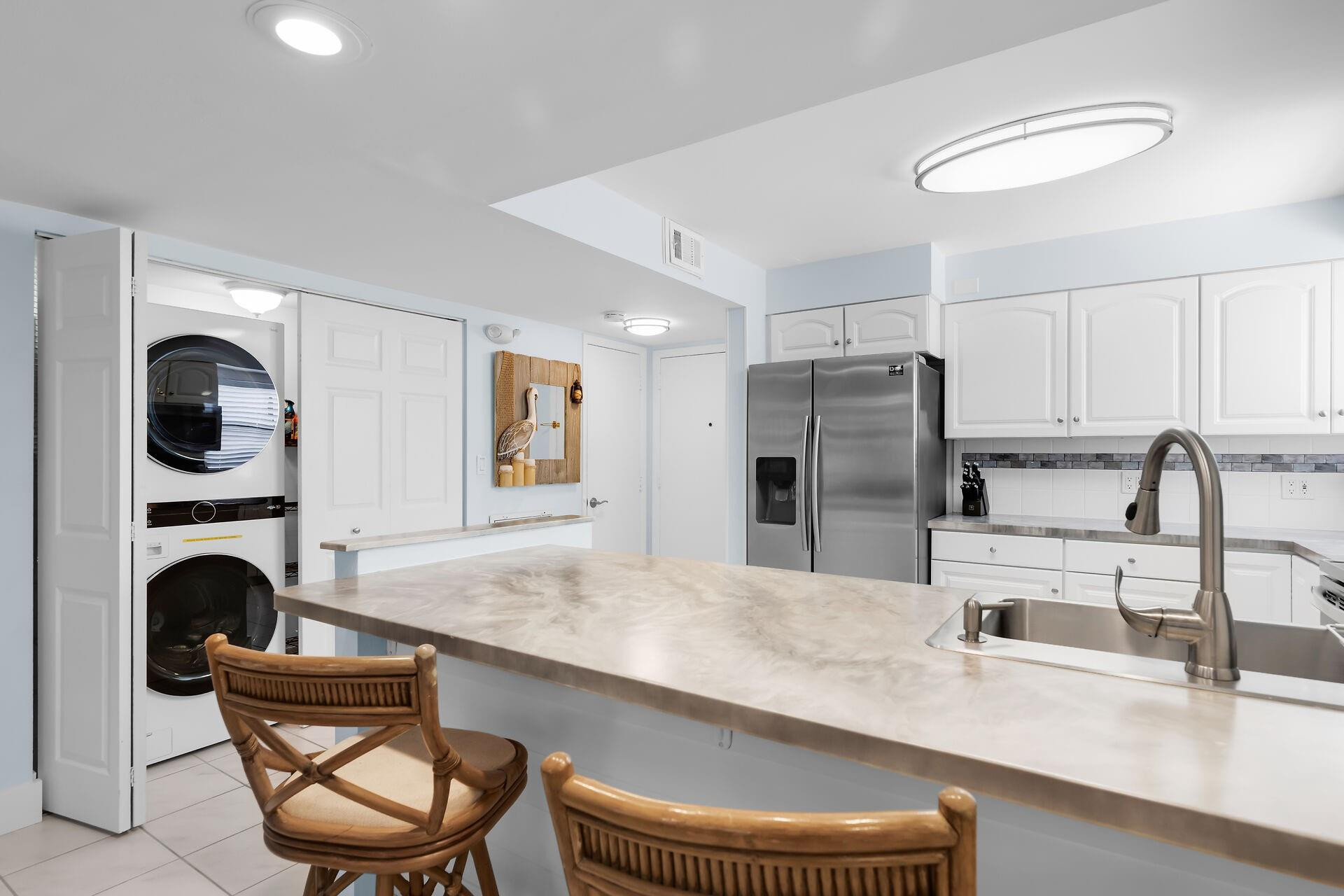 Faro Blanco - Residential